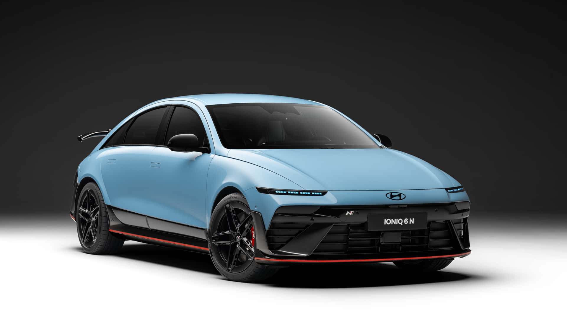 641 hp, a new face and a wing