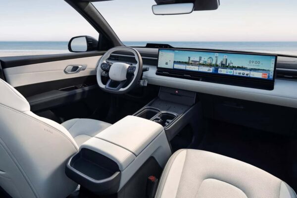 Hyundai promised that she would keep buttons, but this car revolves around the screens