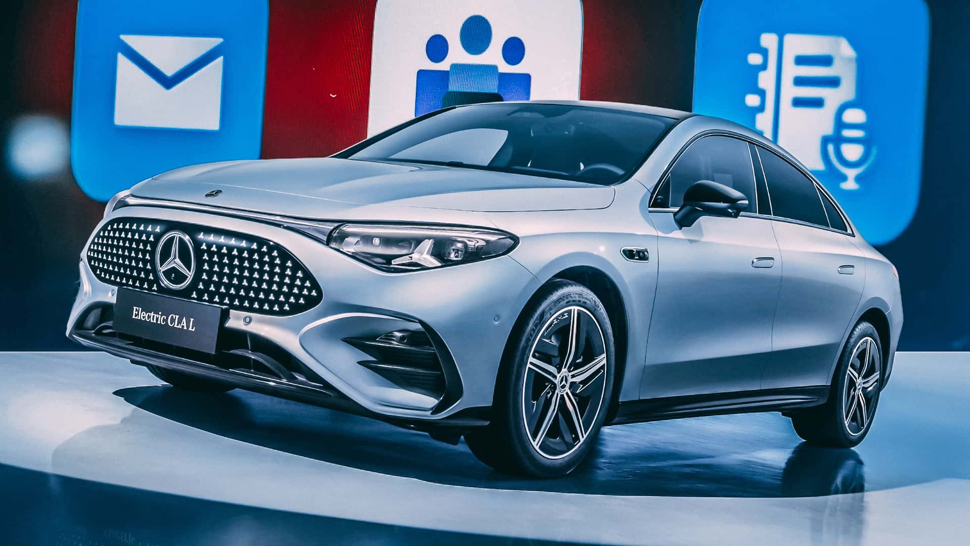 Mercedes gives customers the only thing they always want: Microsoft teams