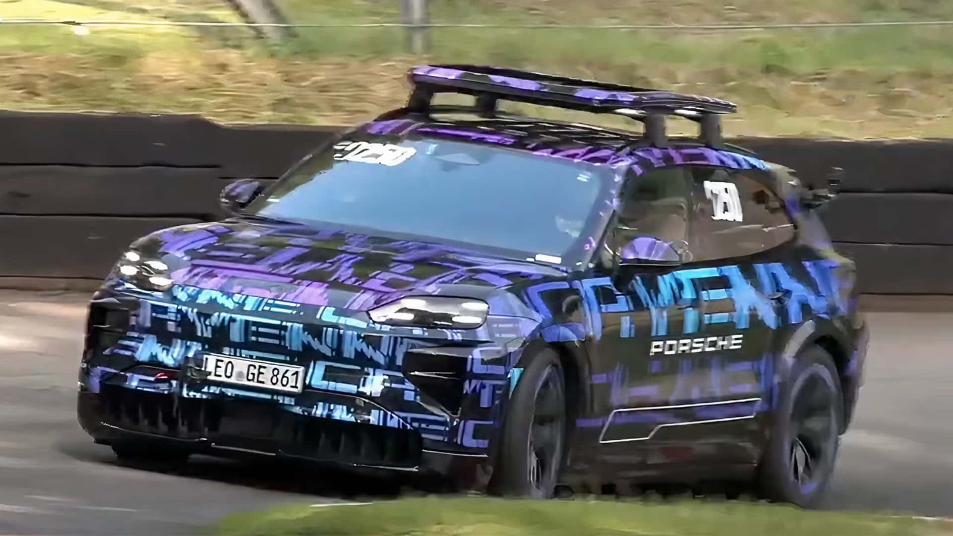 Porsche Cayenne will get fake V-8 noise