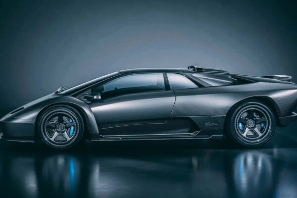 Ristomod Lamborghini Diablo V-12 has been created for the path