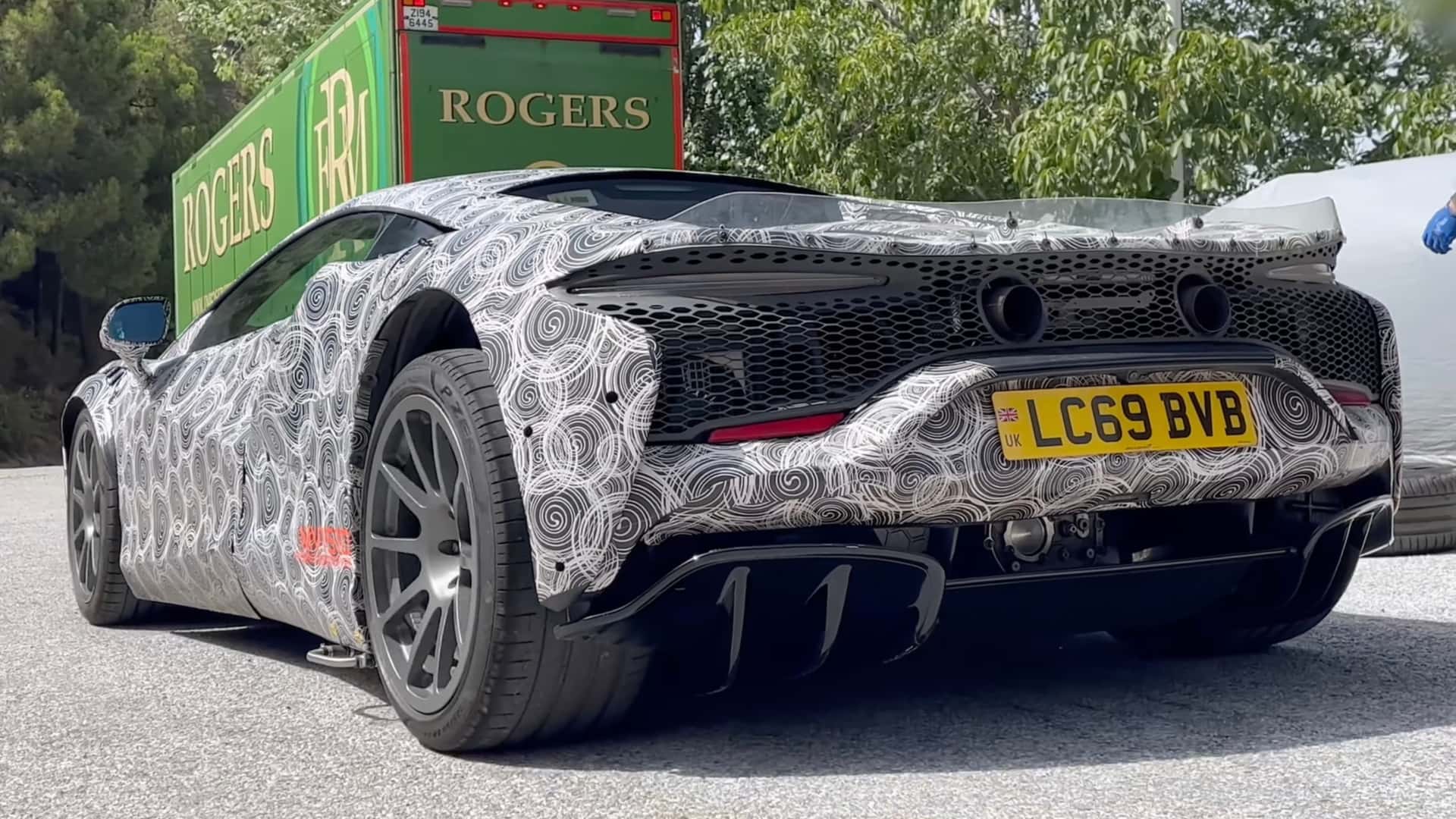 The new McLaren Artura tests caught