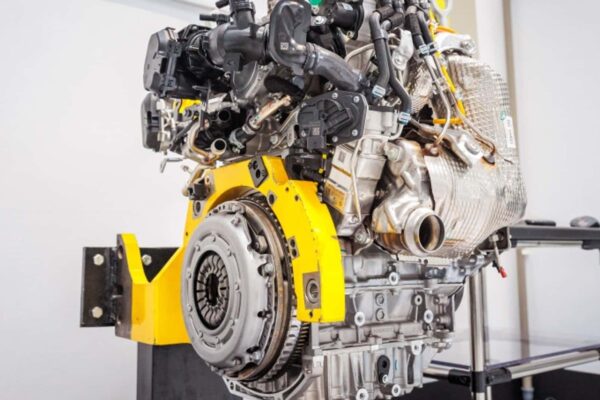 This innovative mixed engine works on gas and texture oil