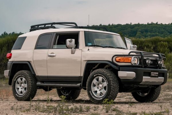 This Toyota FJ Cruiser took 1,000 hours to restore. Looks great